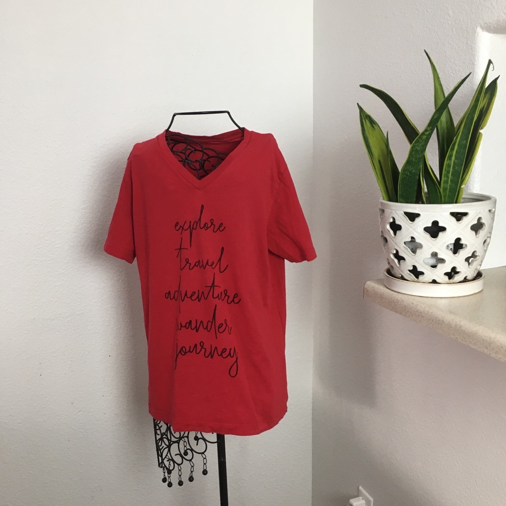 Women’s M no tags v neck graphic tee